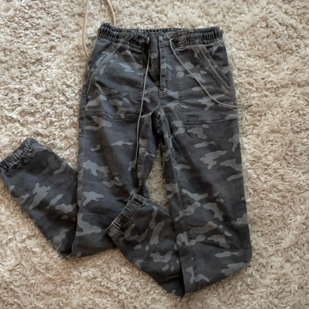 Grey camo American eagle jogger jeans size 6